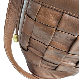 Preswick and Moore Bucket Bag Brown Tan Vintage Drawstring Woven Leather Lantern 80s Crossbody Shoulder