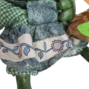Vintage Russ Berrie Country Folks Figurine Mrs Gardenhopper Green Frog Shelf Sitter Gardening Gardening Toad Kathleen Kelly Critter Factory