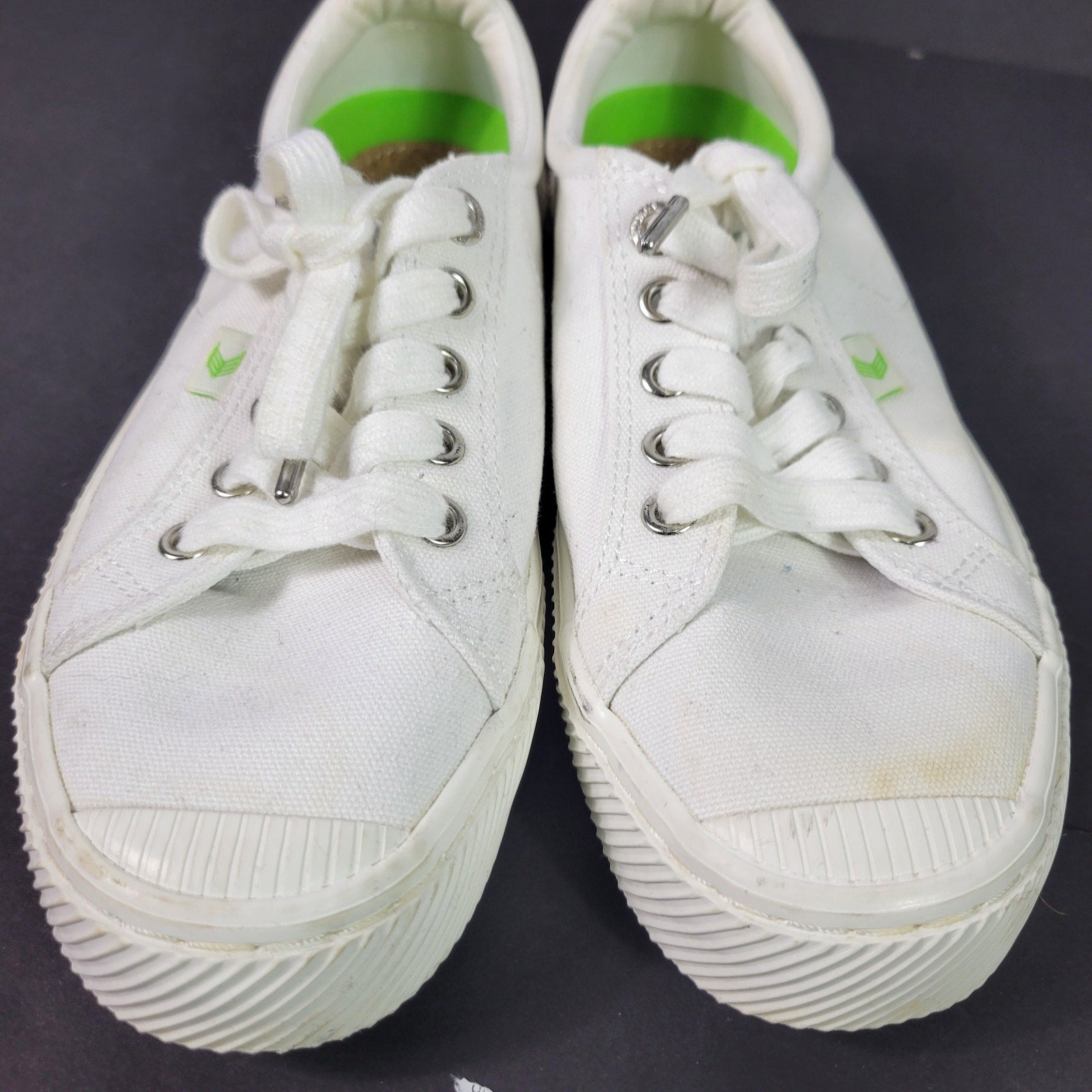 Cariuma Canvas Sneakers OCA Low Top White Cap Toe Lace Up Unisex 7.5 Women 6 Men