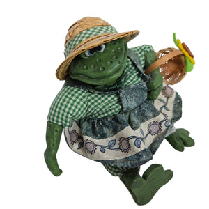 Vintage Russ Berrie Country Folks Figurine Mrs Gardenhopper Green Frog Shelf Sitter Gardening Gardening Toad Kathleen Kelly Critter Factory