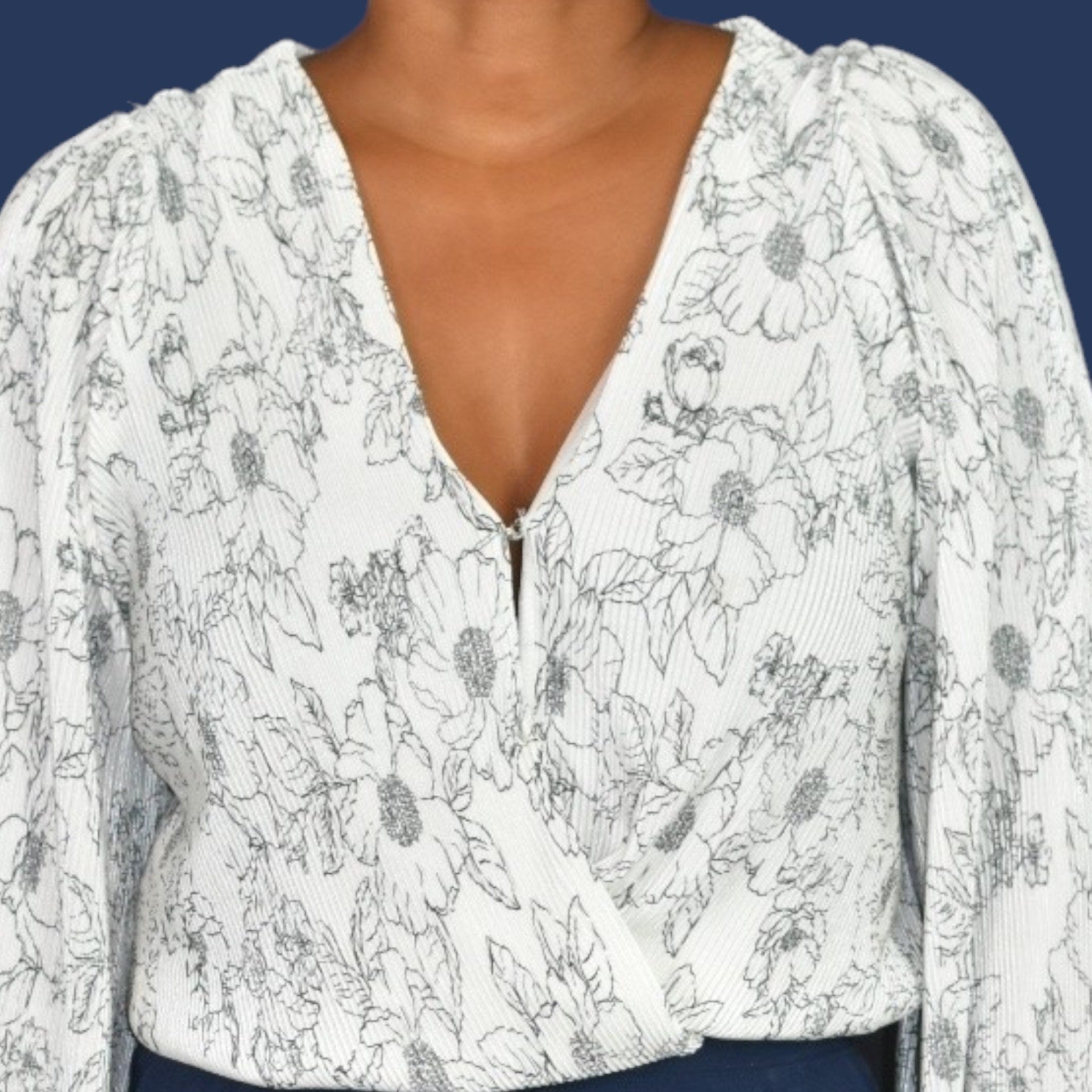 ASTR The Label Surplus Plisse Top White Floral Pleated Wrap Blouse Dressy Size Small