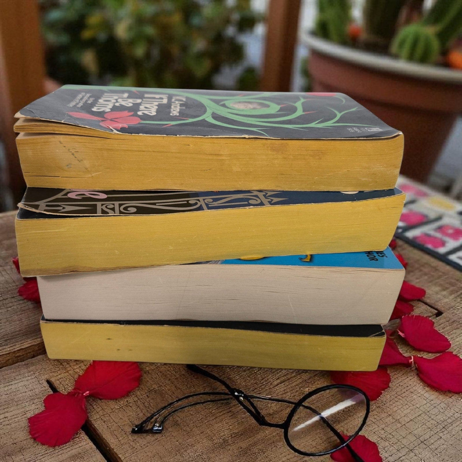 VC Andrews Dollanganger Series Paperback 4 Books Saga Keyhole Thorns Paradise Flower Shadows Vintage Pocket Books 80s Gothic