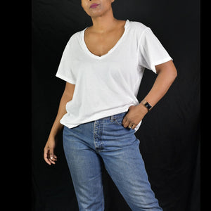 Amo V Neck White Tee Size Large