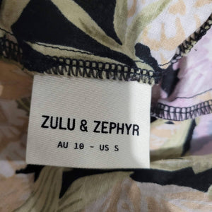 Zulu and Zephyr Wrap Top The Wilds Reversible Cropped Purple Floral Size Small