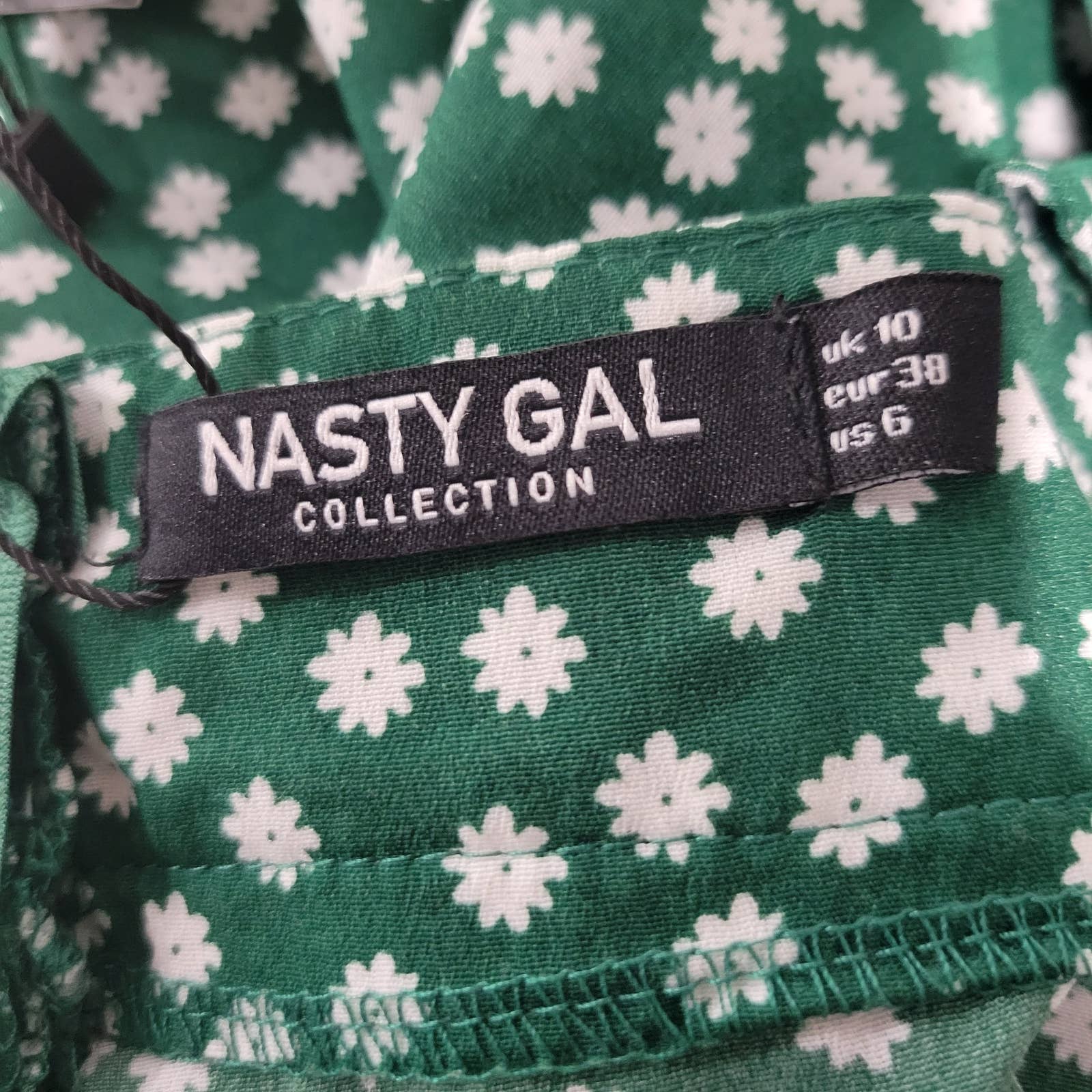 Nasty Gal Floral Ruffle Romper Be Flower Guest Green Daisy Short Playsuit Size 6